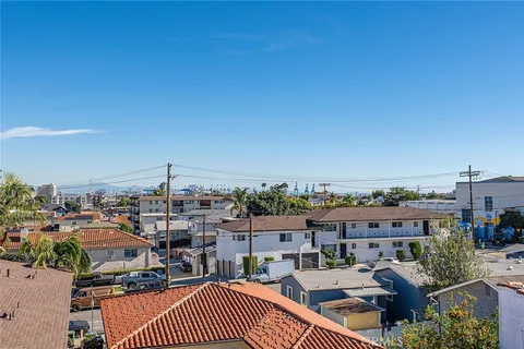 a picture of city view