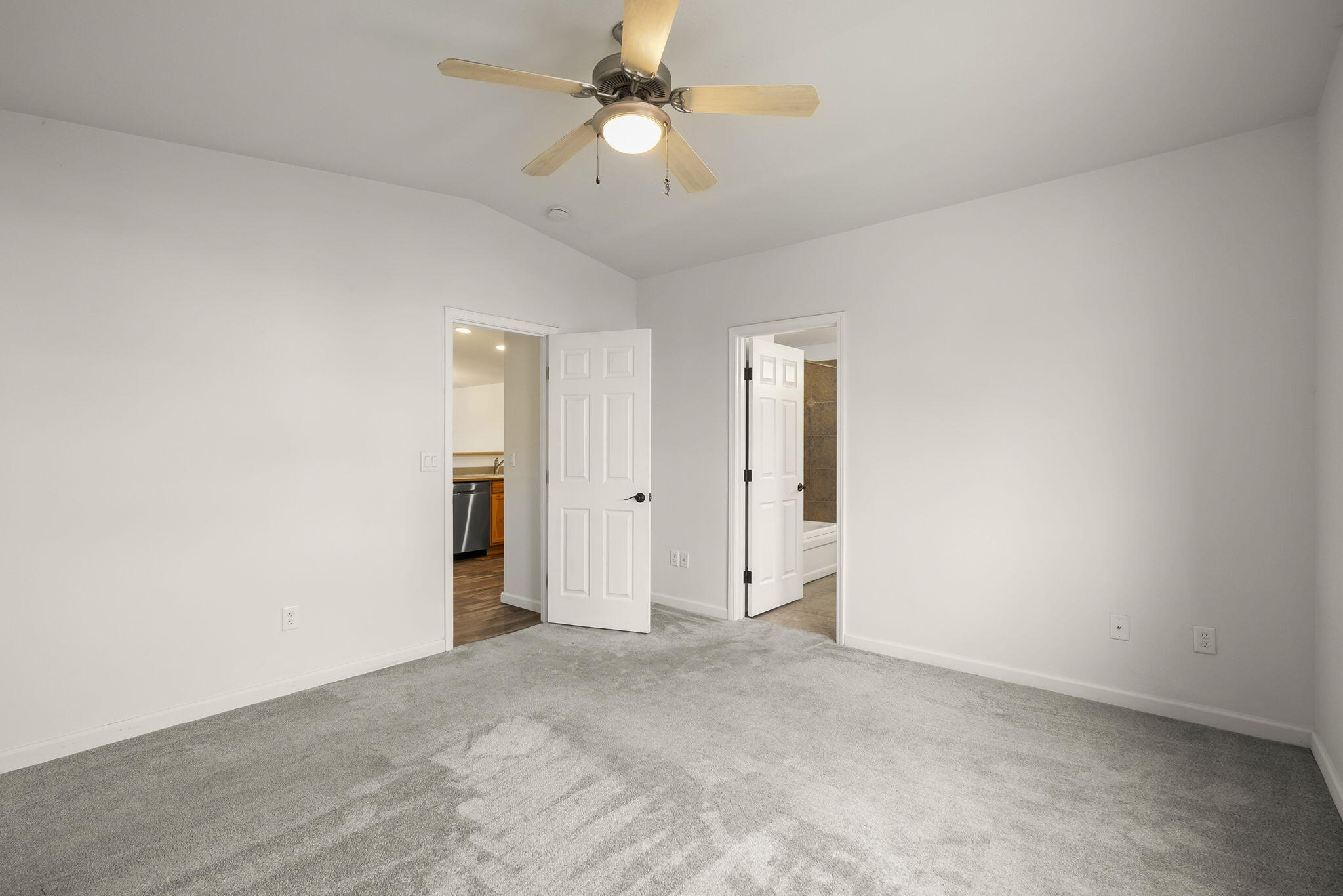 438 Northwest 19th Street, Unit 60 Redmond, OR 97756 - Photo 18 of 32