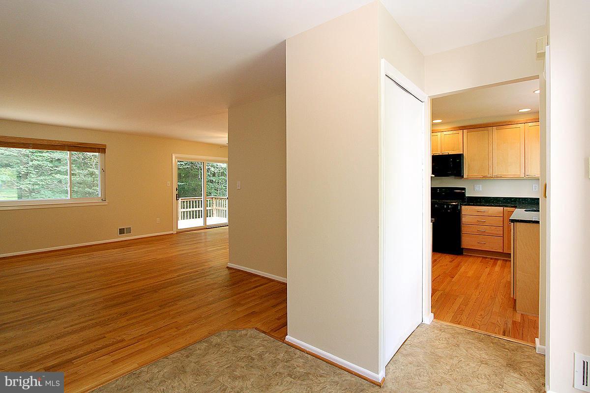 9615 McAlpine Road Silver Spring, MD 20901 - Photo 3 of 28 Interior (General)