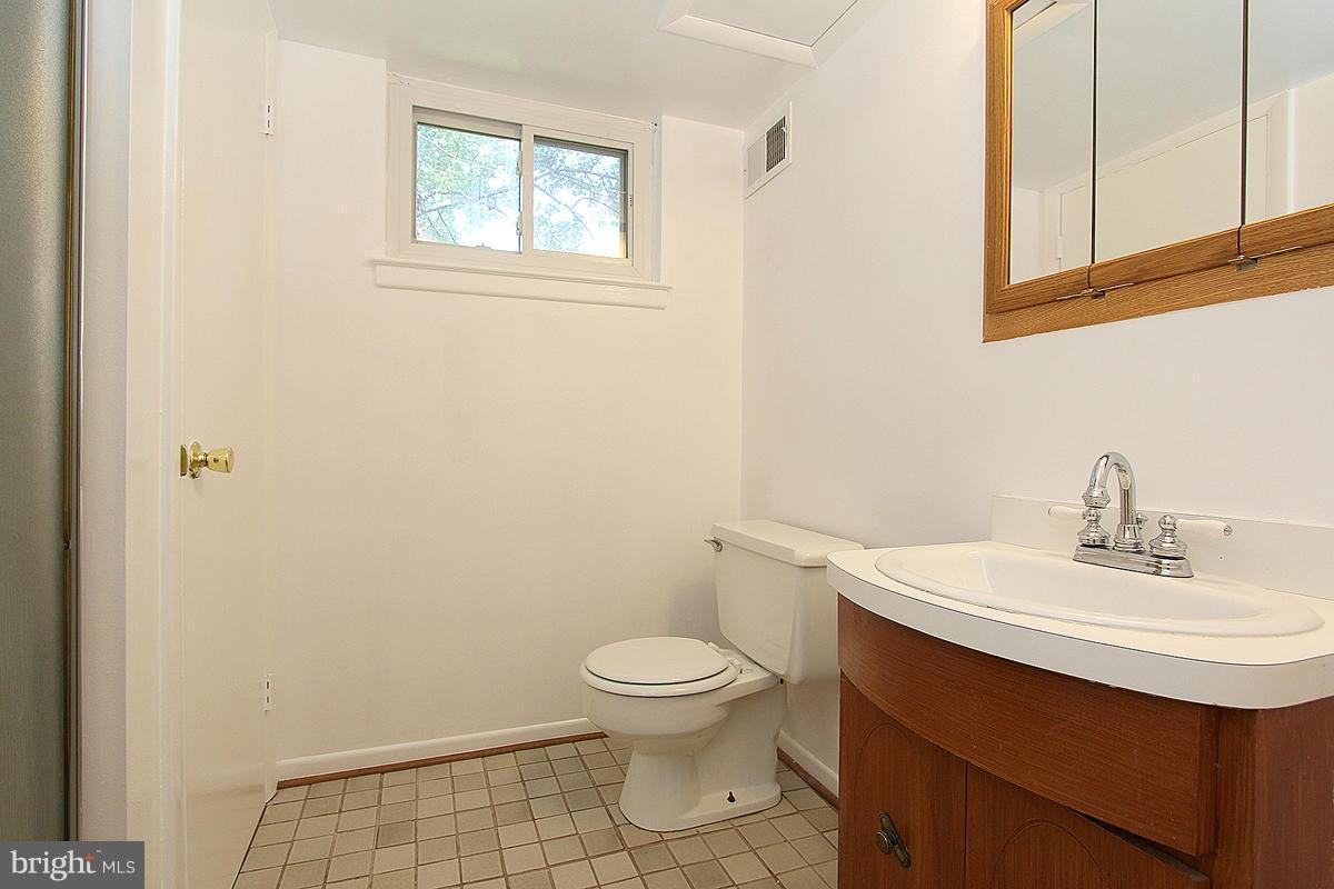 9615 McAlpine Road Silver Spring, MD 20901 - Photo 22 of 28 Bath