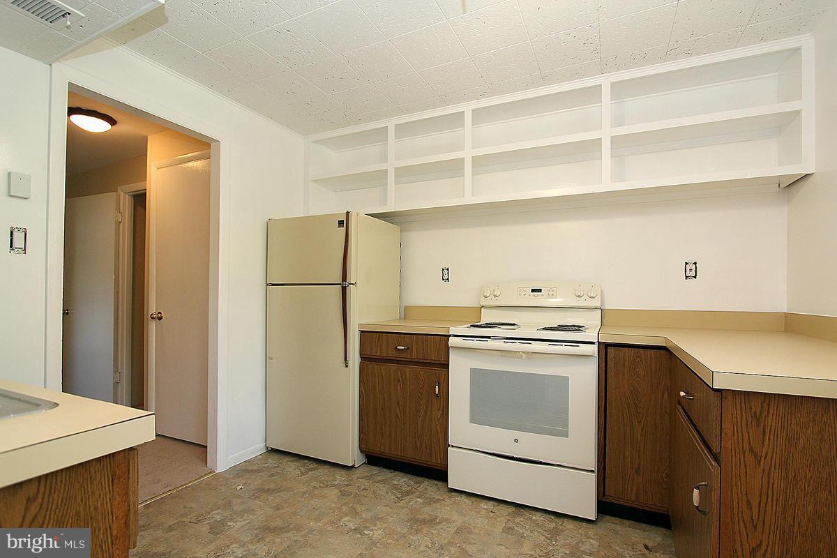 9615 McAlpine Road Silver Spring, MD 20901 - Photo 23 of 28 Lower Level Kitchen - 3rd leve