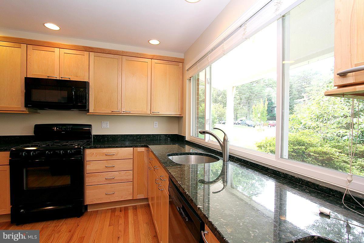 9615 McAlpine Road Silver Spring, MD 20901 - Photo 4 of 28 Kitchen