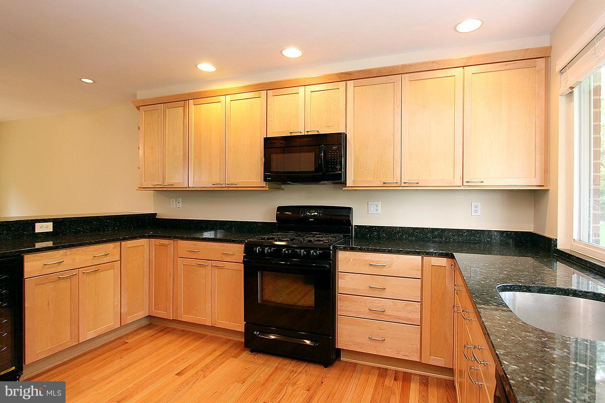 9615 McAlpine Road Silver Spring, MD 20901 - Photo 5 of 28 Kitchen