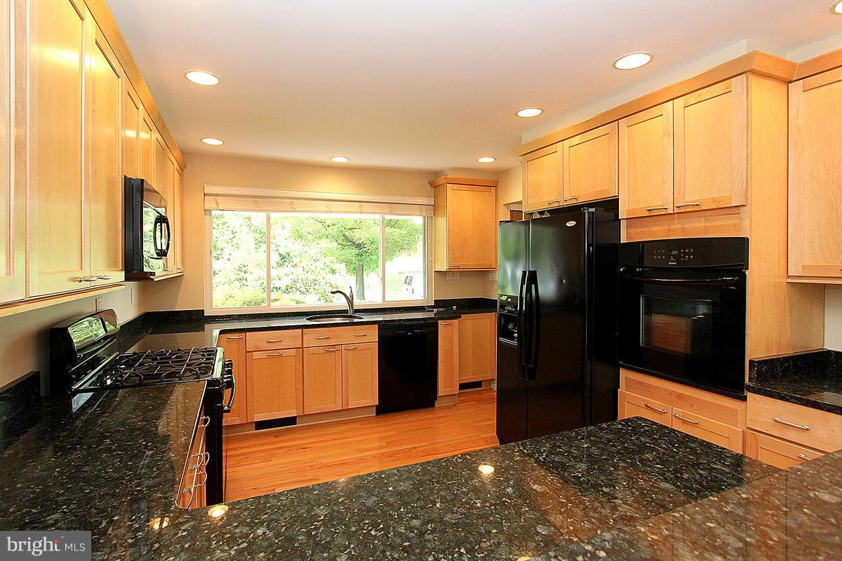9615 McAlpine Road Silver Spring, MD 20901 - Photo 7 of 28 Kitchen