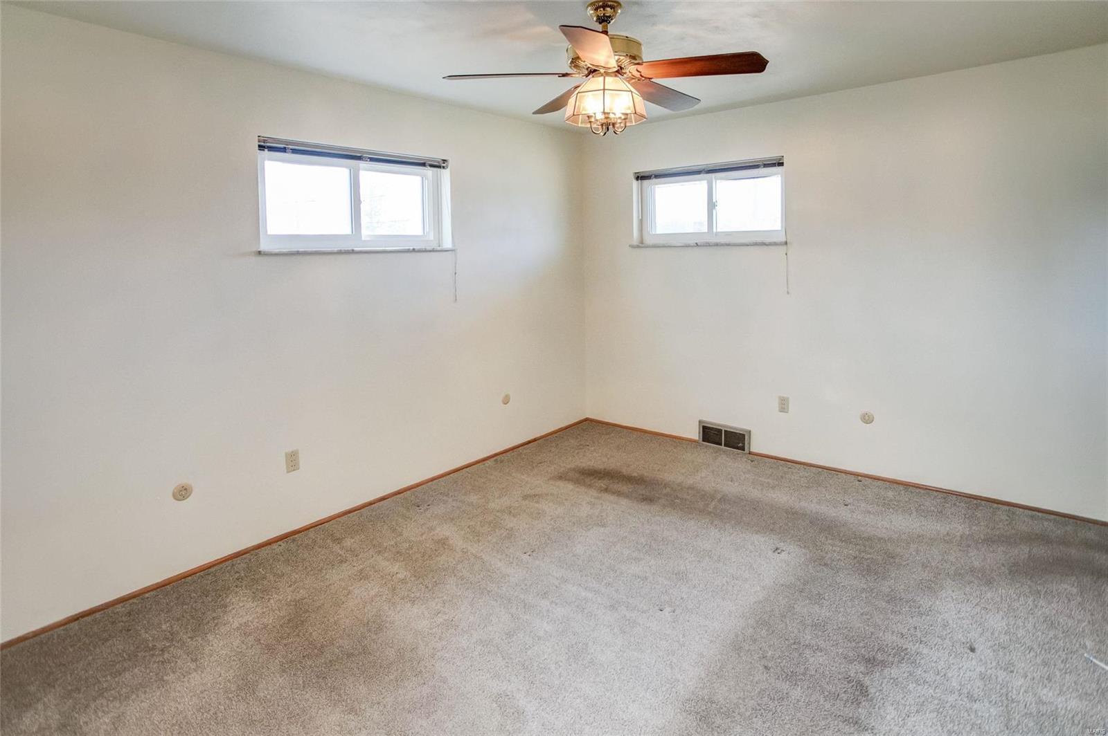 2209 Wedgewood Drive Alton, IL 62002 - Photo 11 of 27