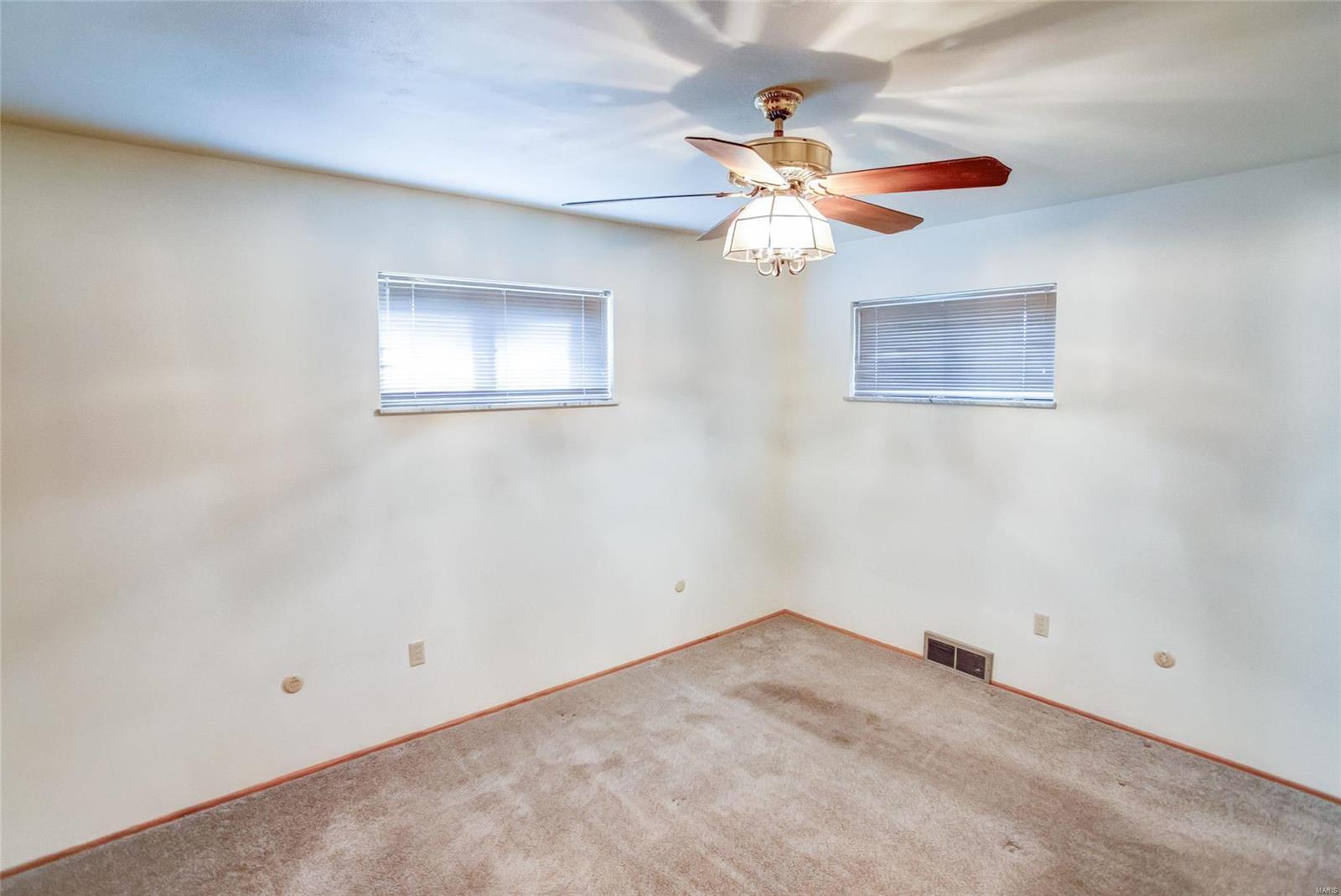 2209 Wedgewood Drive Alton, IL 62002 - Photo 13 of 27