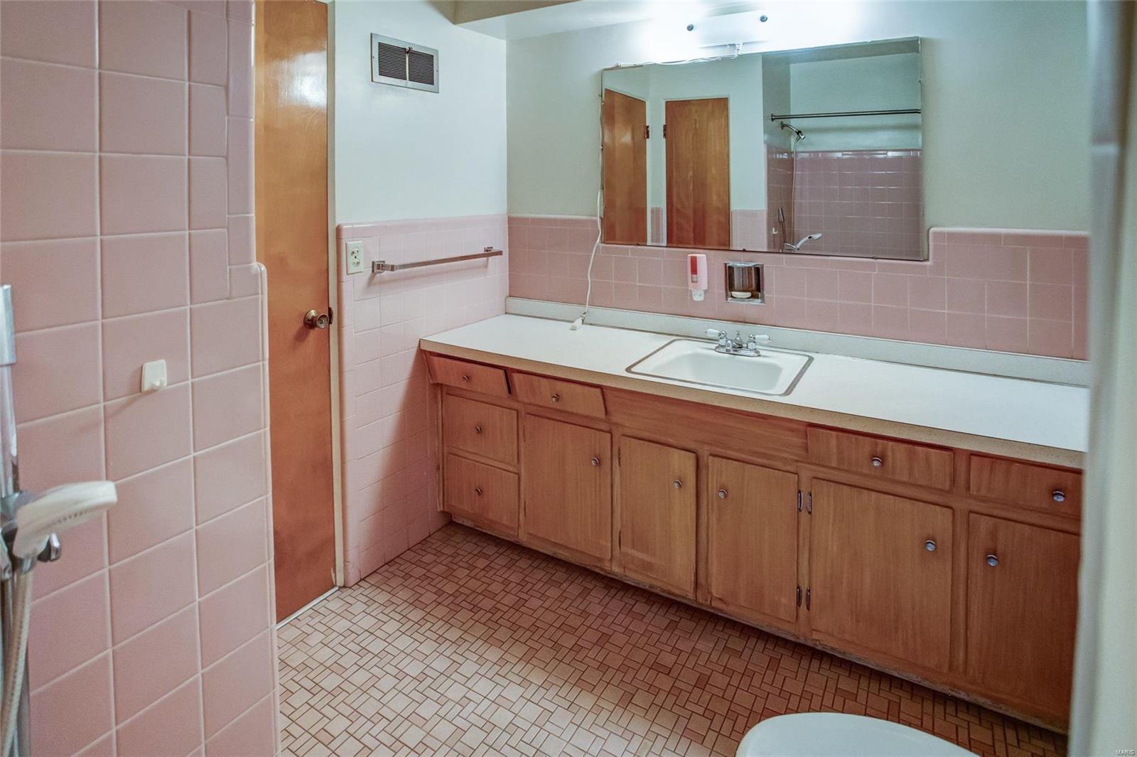 2209 Wedgewood Drive Alton, IL 62002 - Photo 17 of 27