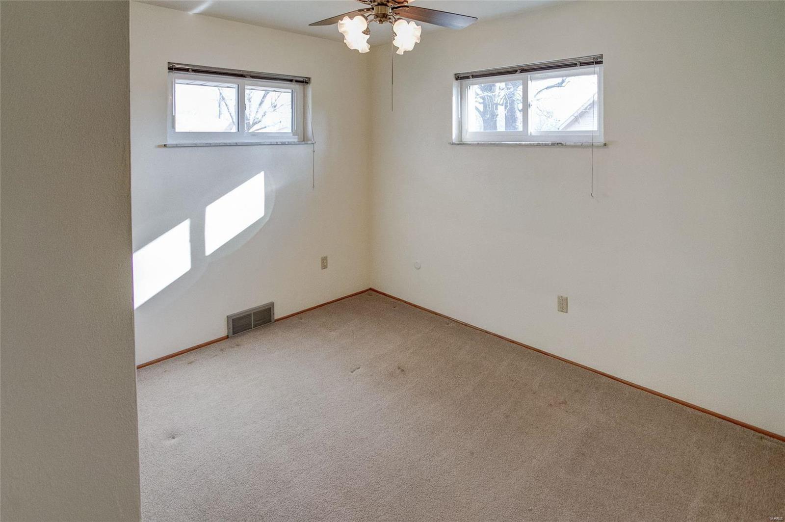 2209 Wedgewood Drive Alton, IL 62002 - Photo 18 of 27