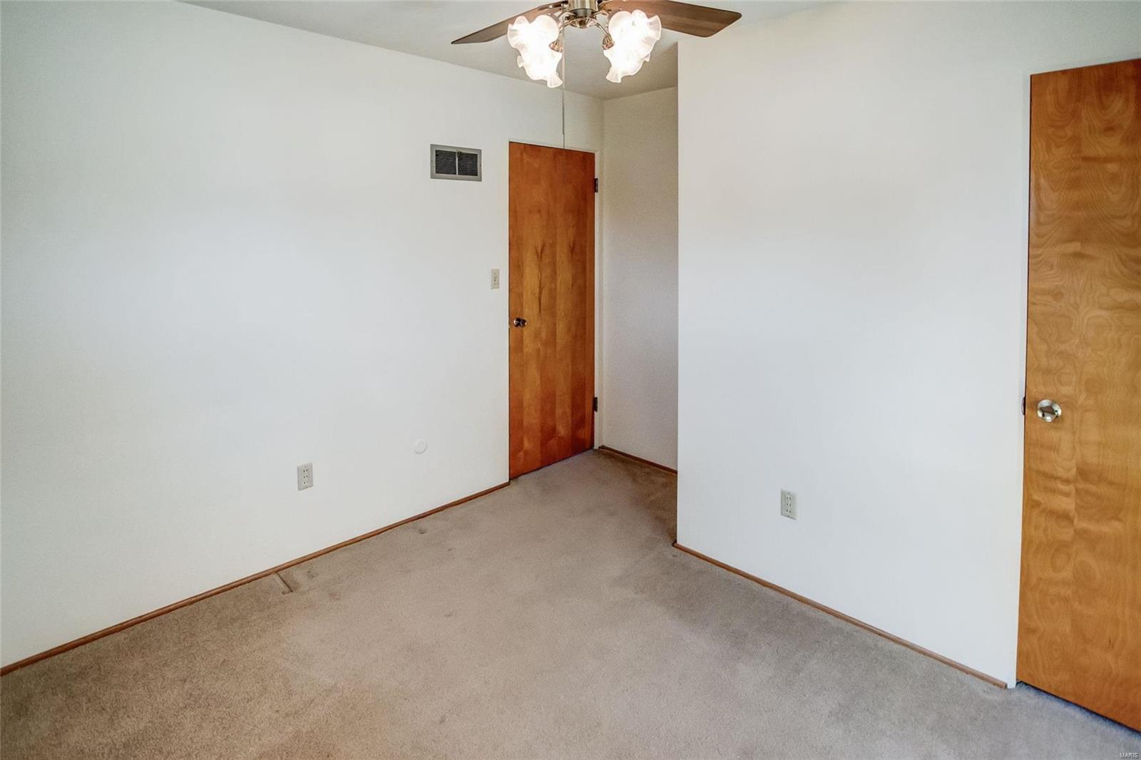 2209 Wedgewood Drive Alton, IL 62002 - Photo 19 of 27