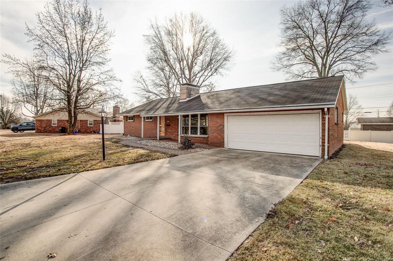 2209 Wedgewood Drive Alton, IL 62002 - Photo 3 of 27