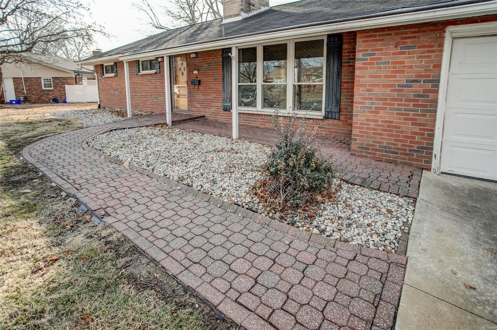 2209 Wedgewood Drive Alton, IL 62002 - Photo 4 of 27