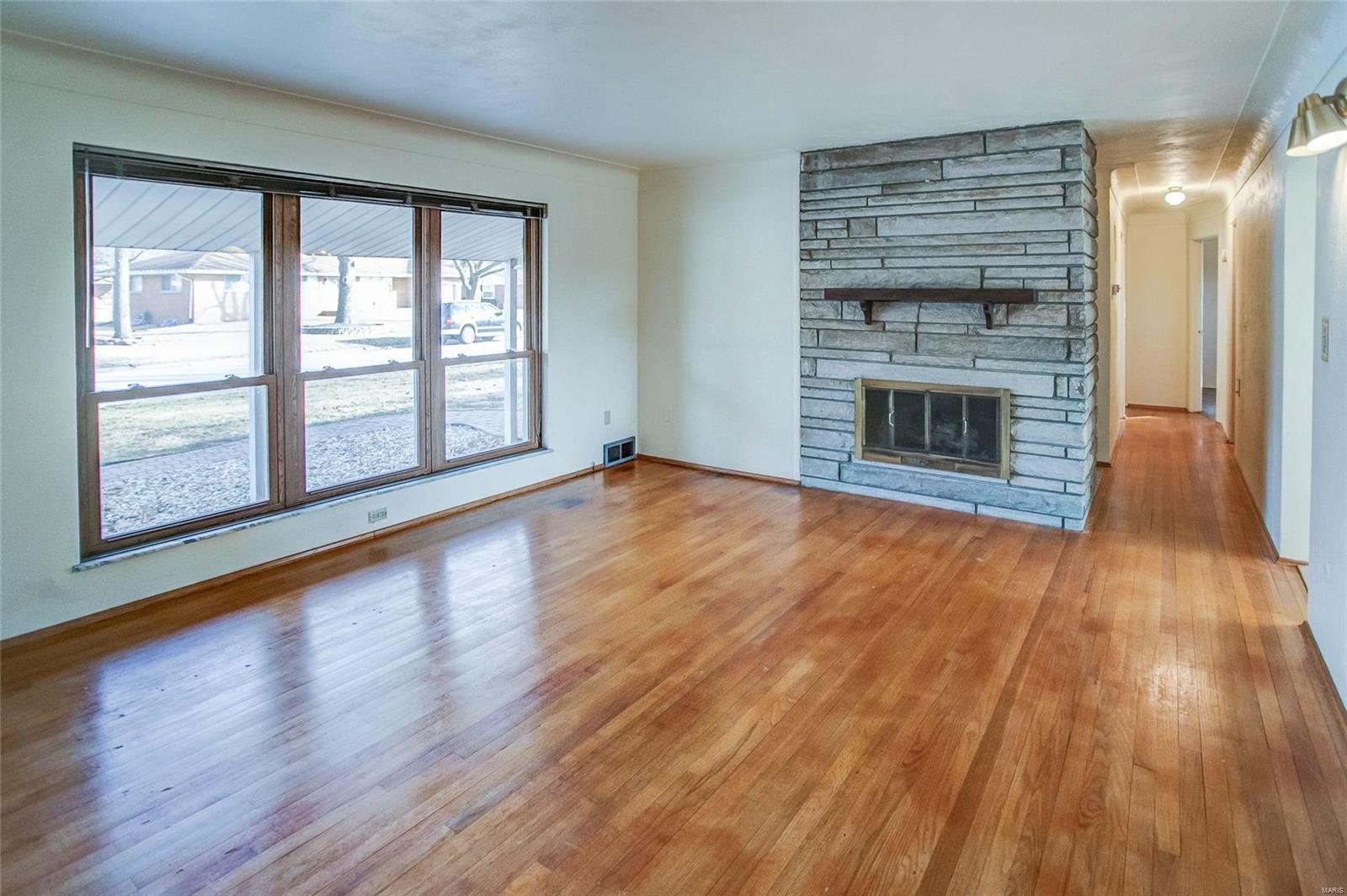 2209 Wedgewood Drive Alton, IL 62002 - Photo 5 of 27