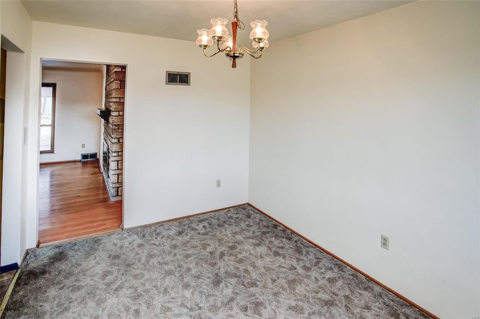 2209 Wedgewood Drive Alton, IL 62002 - Photo 7 of 27