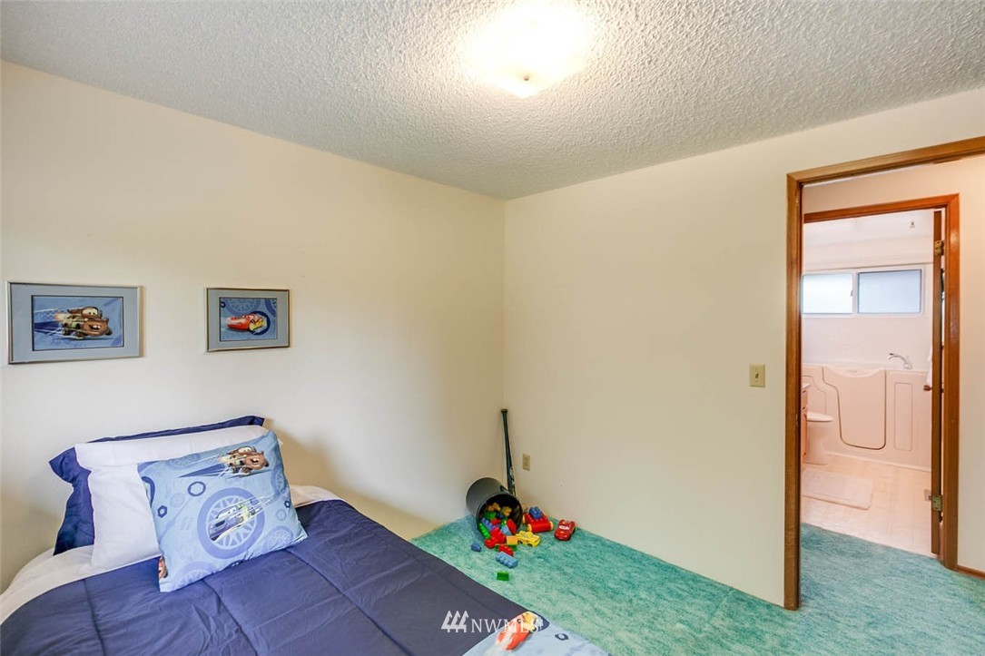 12404 Southeast 158th Street Renton, WA 98058 - Photo 19 of 25