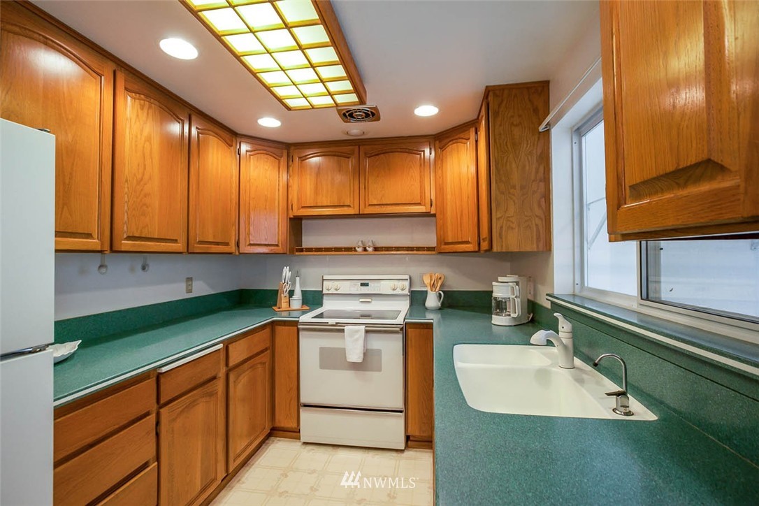 12404 Southeast 158th Street Renton, WA 98058 - Photo 8 of 25