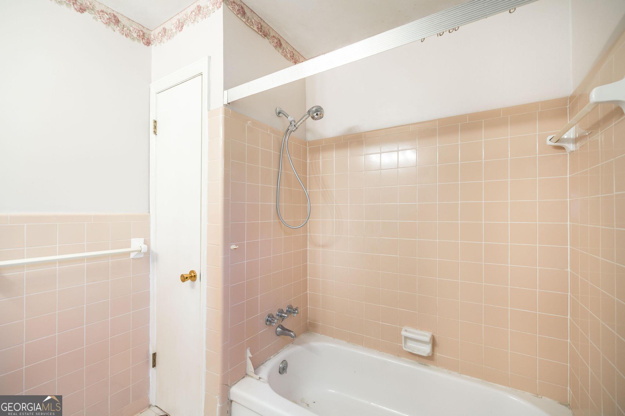 1739 Houston Lake Road Perry, GA 31069 - Photo 29 of 34 a bathroom with a bathtub and shower