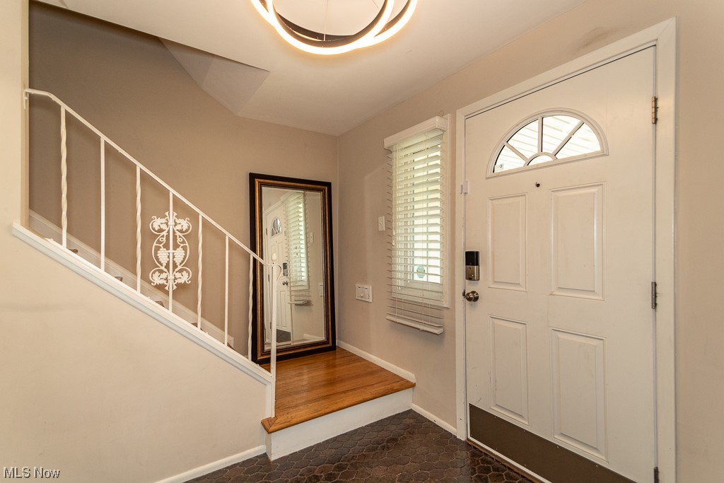 1055 Roland Road Lyndhurst, OH 44124 - Photo 2 of 25
