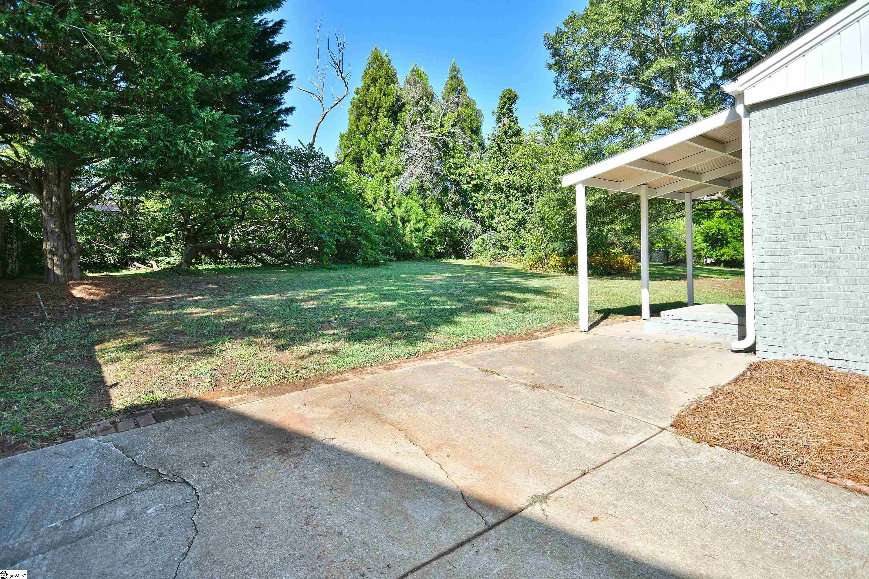 220 Keith Drive Greenville, SC 29607 - Photo 3 of 30