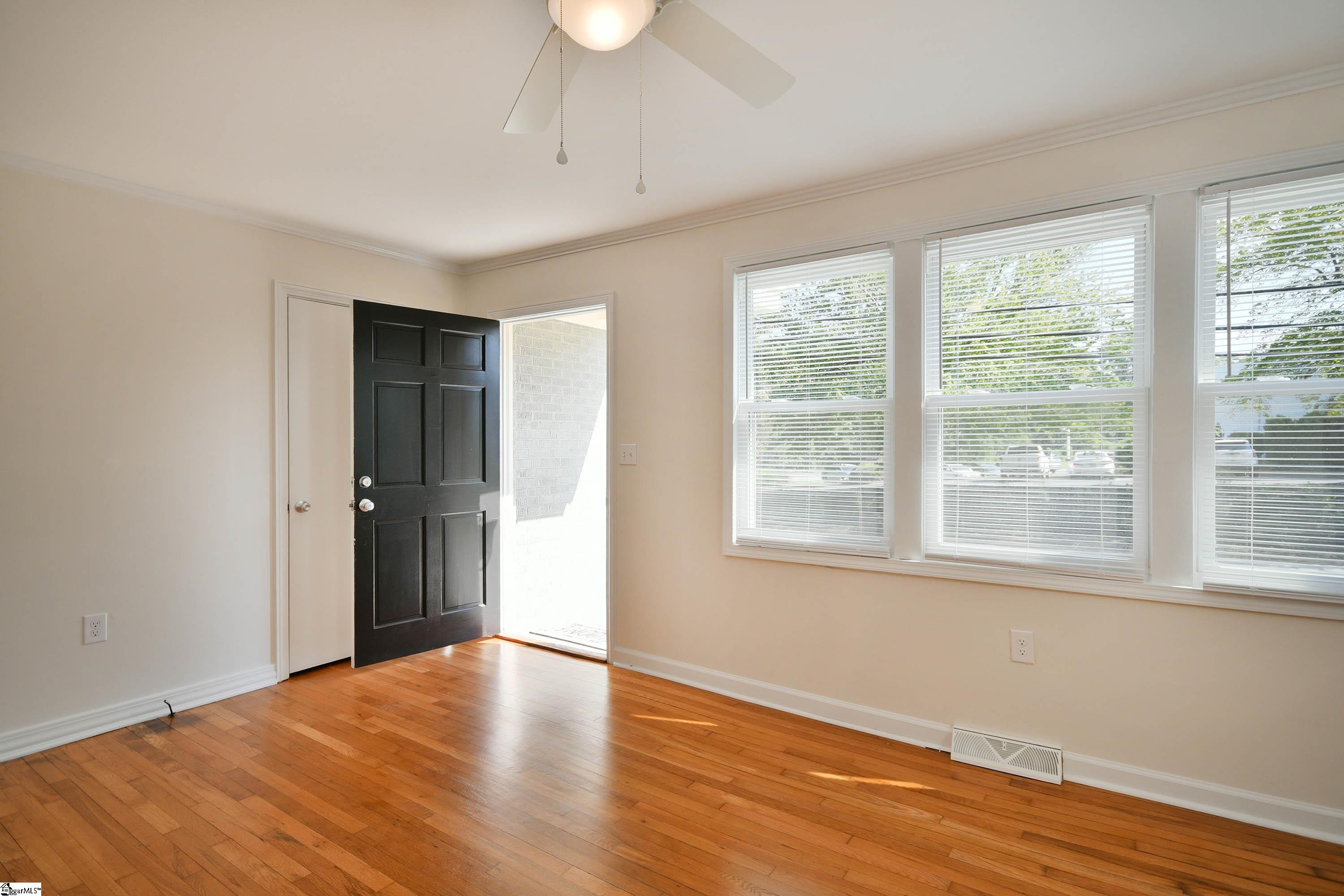 220 Keith Drive Greenville, SC 29607 - Photo 4 of 30