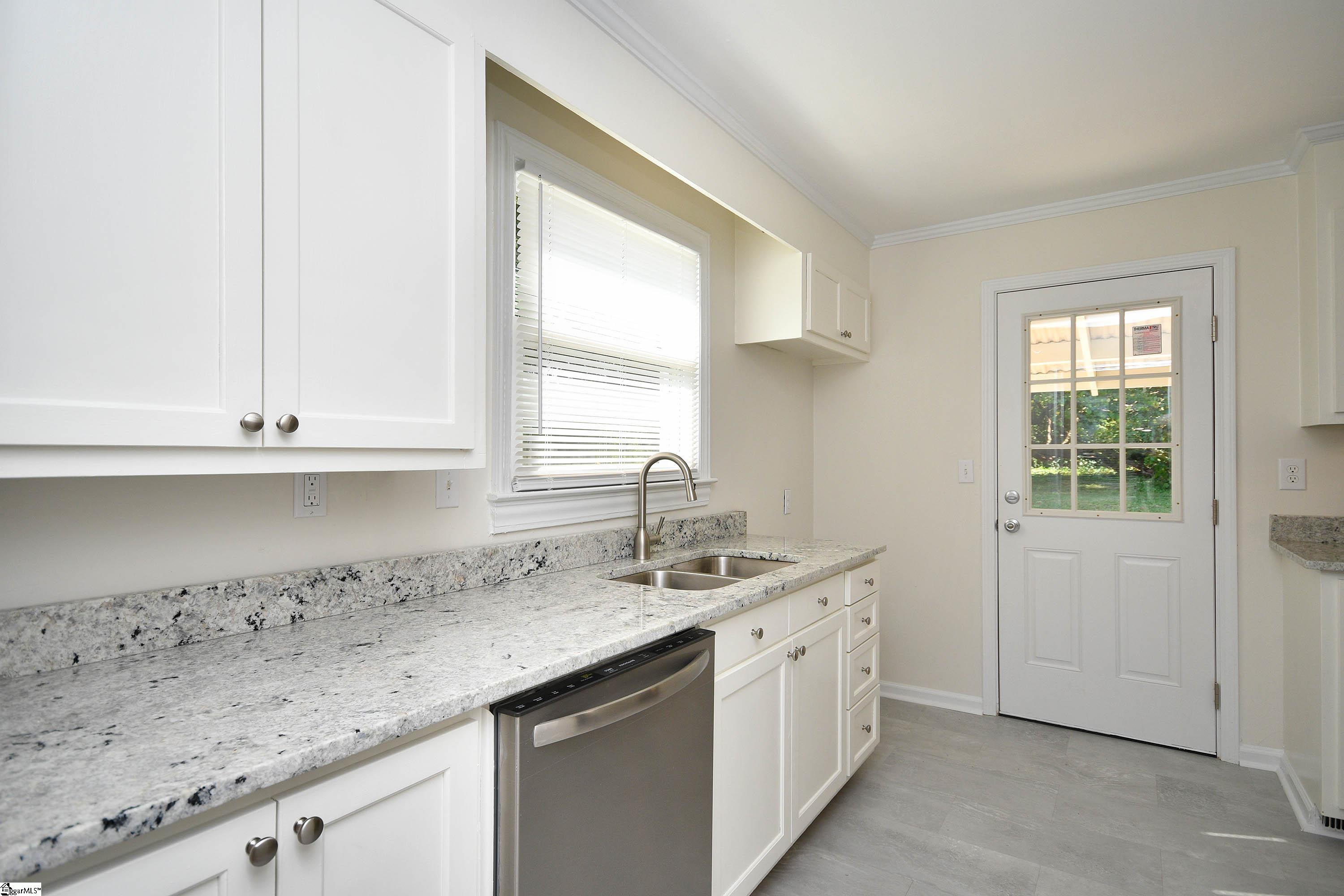 220 Keith Drive Greenville, SC 29607 - Photo 7 of 30