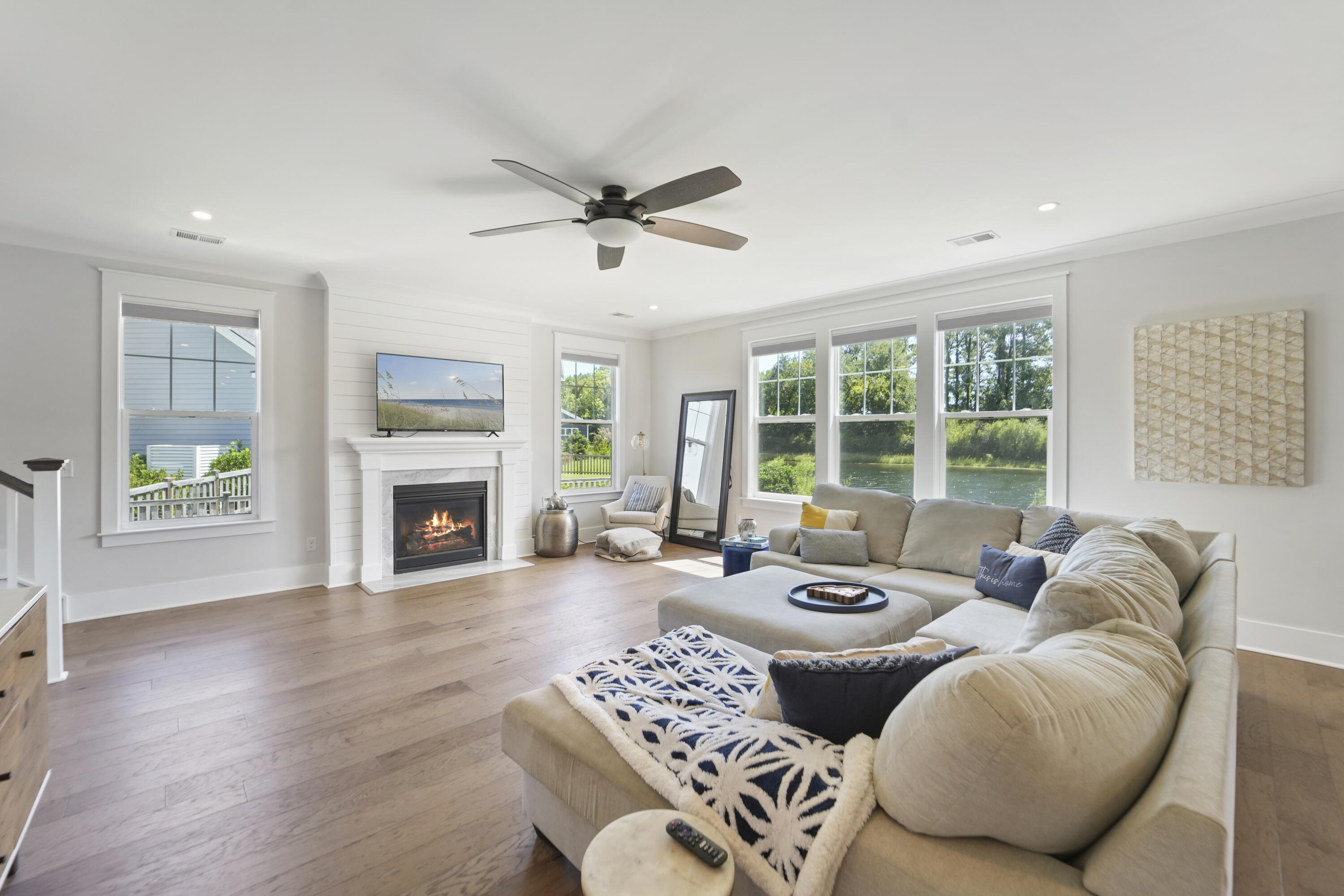 1427 Rivers Cotton Road Charleston, SC 29412 - Photo 13 of 50 living room