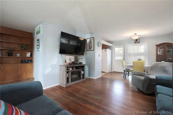 $215,000 | 2724 Hillview Drive, New Albany, IN 47150