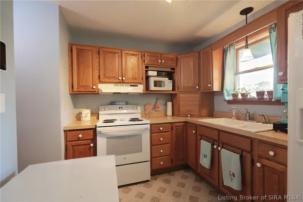 $215,000 | 2724 Hillview Drive, New Albany, IN 47150