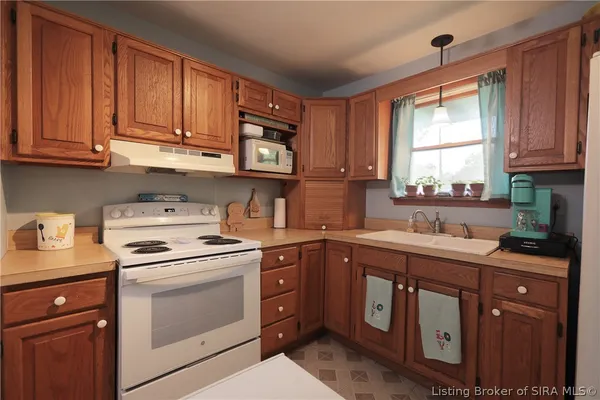 $215,000 | 2724 Hillview Drive, New Albany, IN 47150