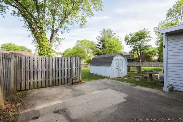 $215,000 | 2724 Hillview Drive, New Albany, IN 47150