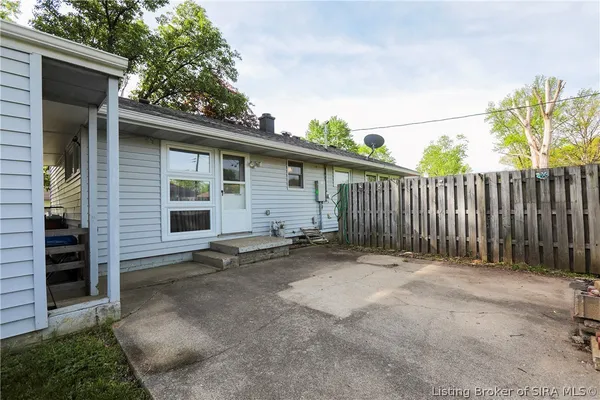 $215,000 | 2724 Hillview Drive, New Albany, IN 47150