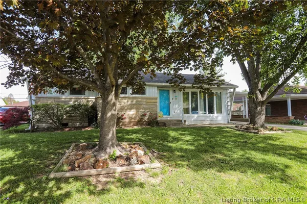 $215,000 | 2724 Hillview Drive, New Albany, IN 47150