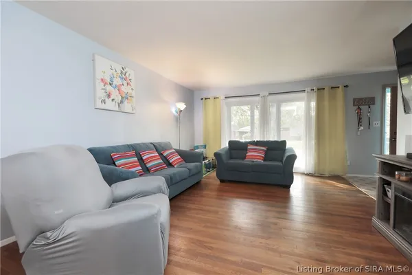 $215,000 | 2724 Hillview Drive, New Albany, IN 47150