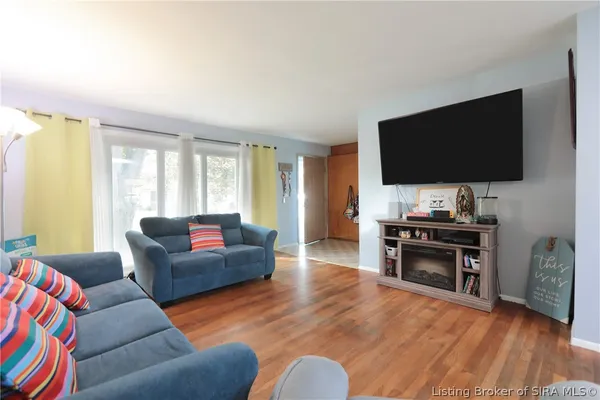 $215,000 | 2724 Hillview Drive, New Albany, IN 47150