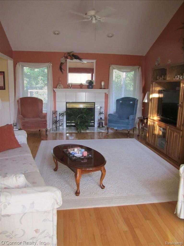 52078 Boland Road New Baltimore, MI 48047 - Photo 4 of 11 52078 Boland - living rm