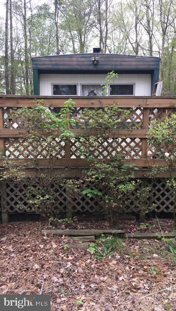 a view of house with a garden