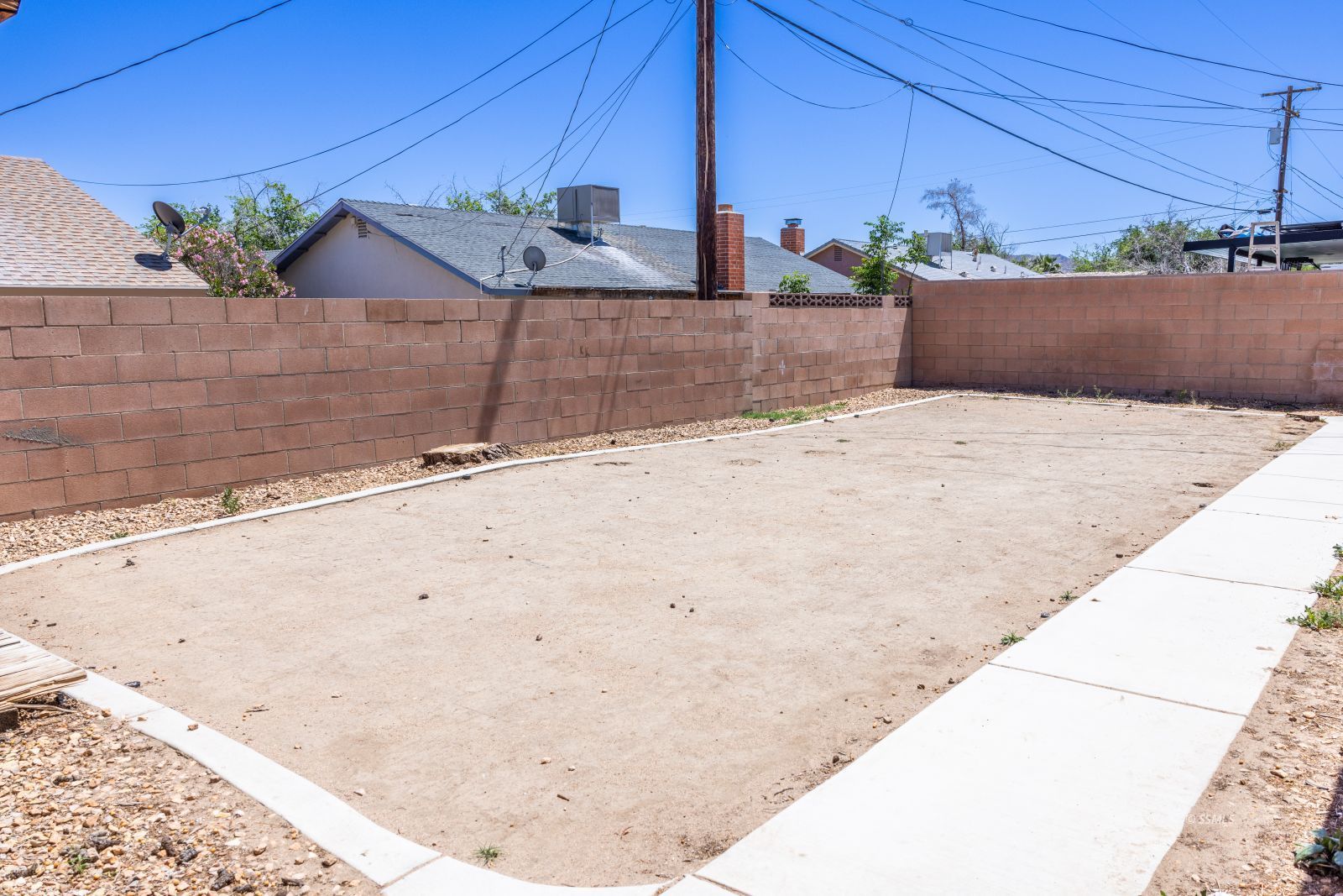 542 South Warner Street Ridgecrest, CA 93555 - Photo 32 of 33 a view of outdoor space and yard