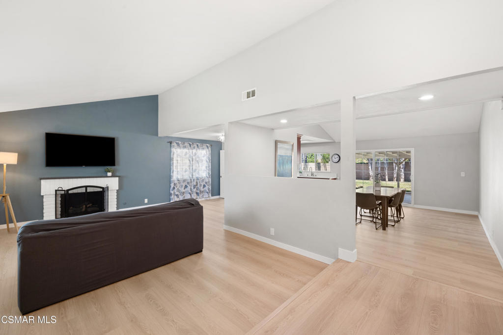 5951 Serena Street Simi Valley, CA 93063 - Photo 4 of 28