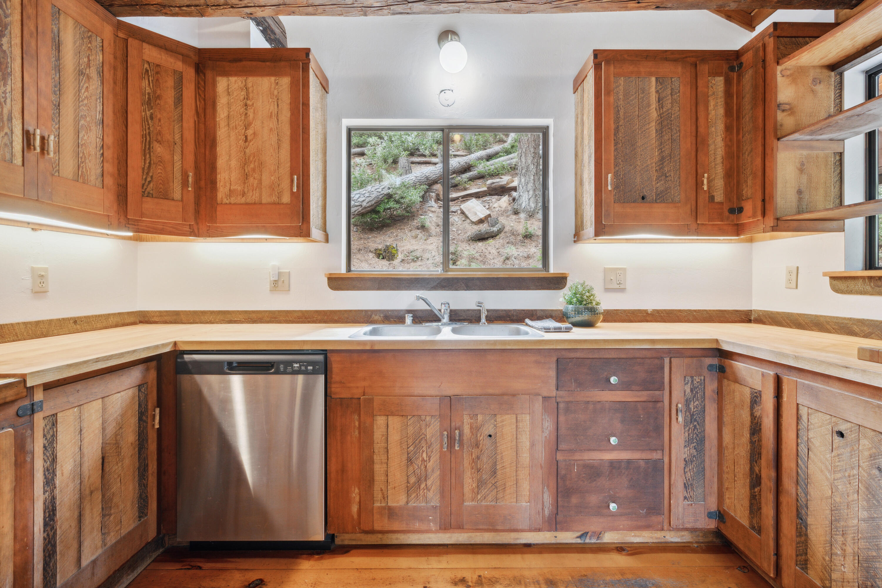 2120 Pack Trail Mount Shasta, CA 96067 - Photo 13 of 92 010_tuf02227_707