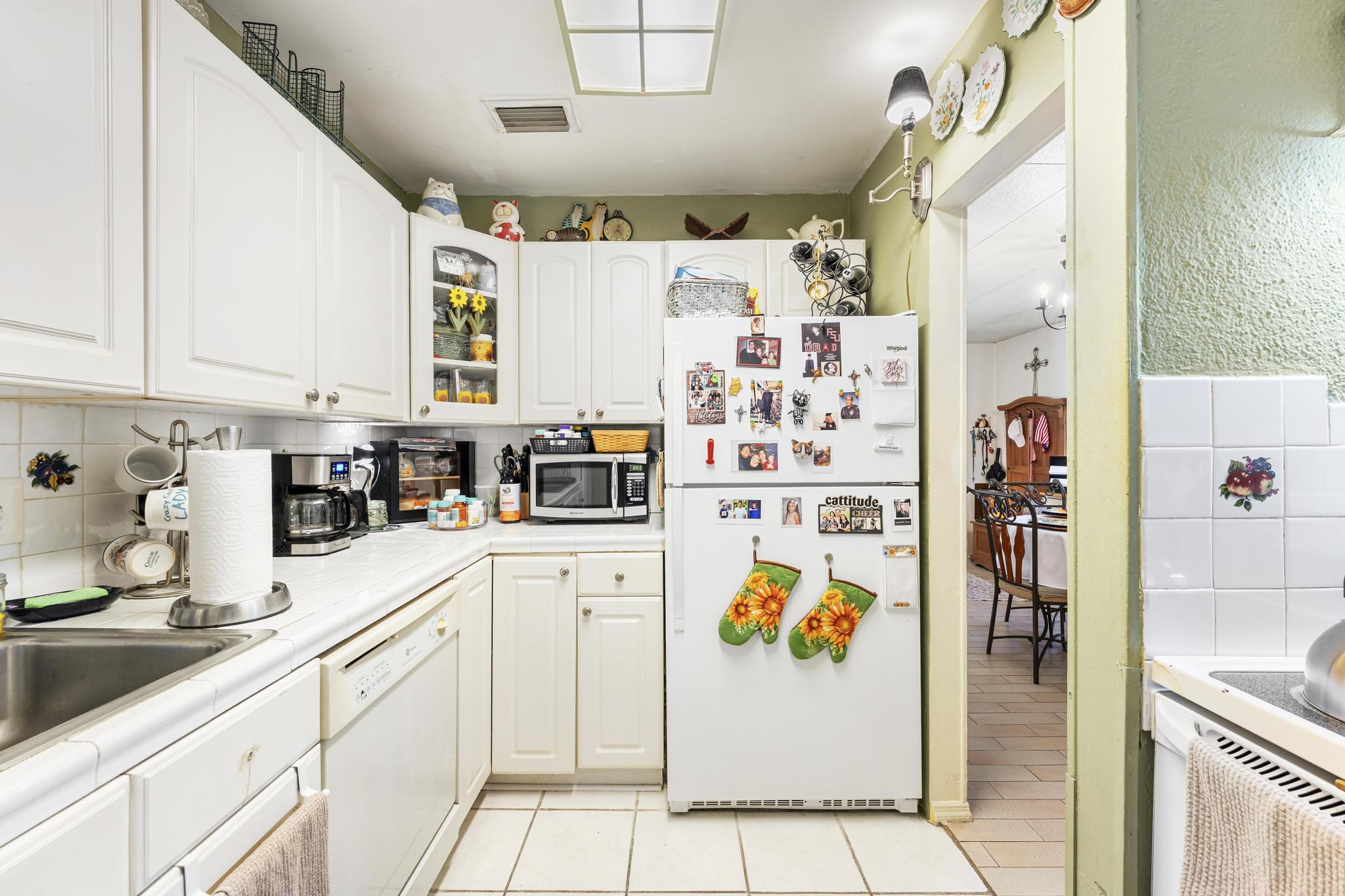 3032 Stanford Road West Palm Beach, FL 33405 - Photo 16 of 33 Kitchen