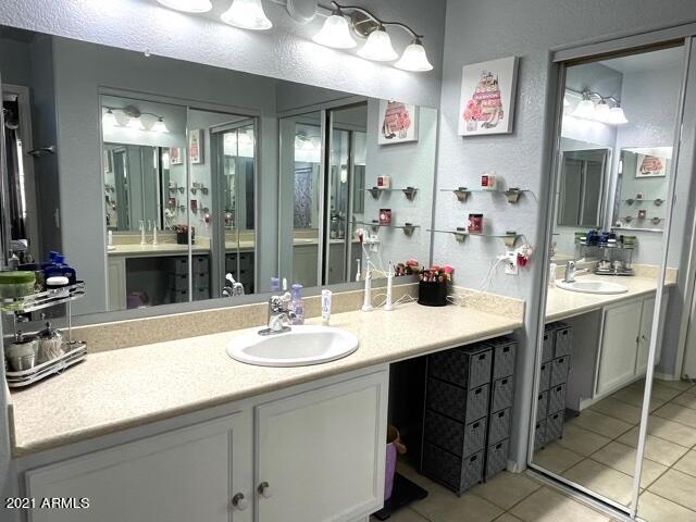 1236 South Boulder Street, Unit F Gilbert, AZ 85296 - Photo 12 of 31 Master Bath