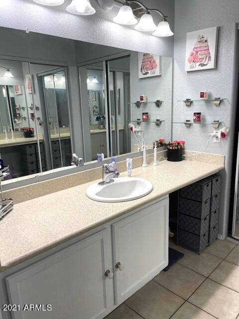 1236 South Boulder Street, Unit F Gilbert, AZ 85296 - Photo 13 of 31 Master ba