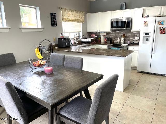 1236 South Boulder Street, Unit F Gilbert, AZ 85296 - Photo 7 of 31 Kitchen