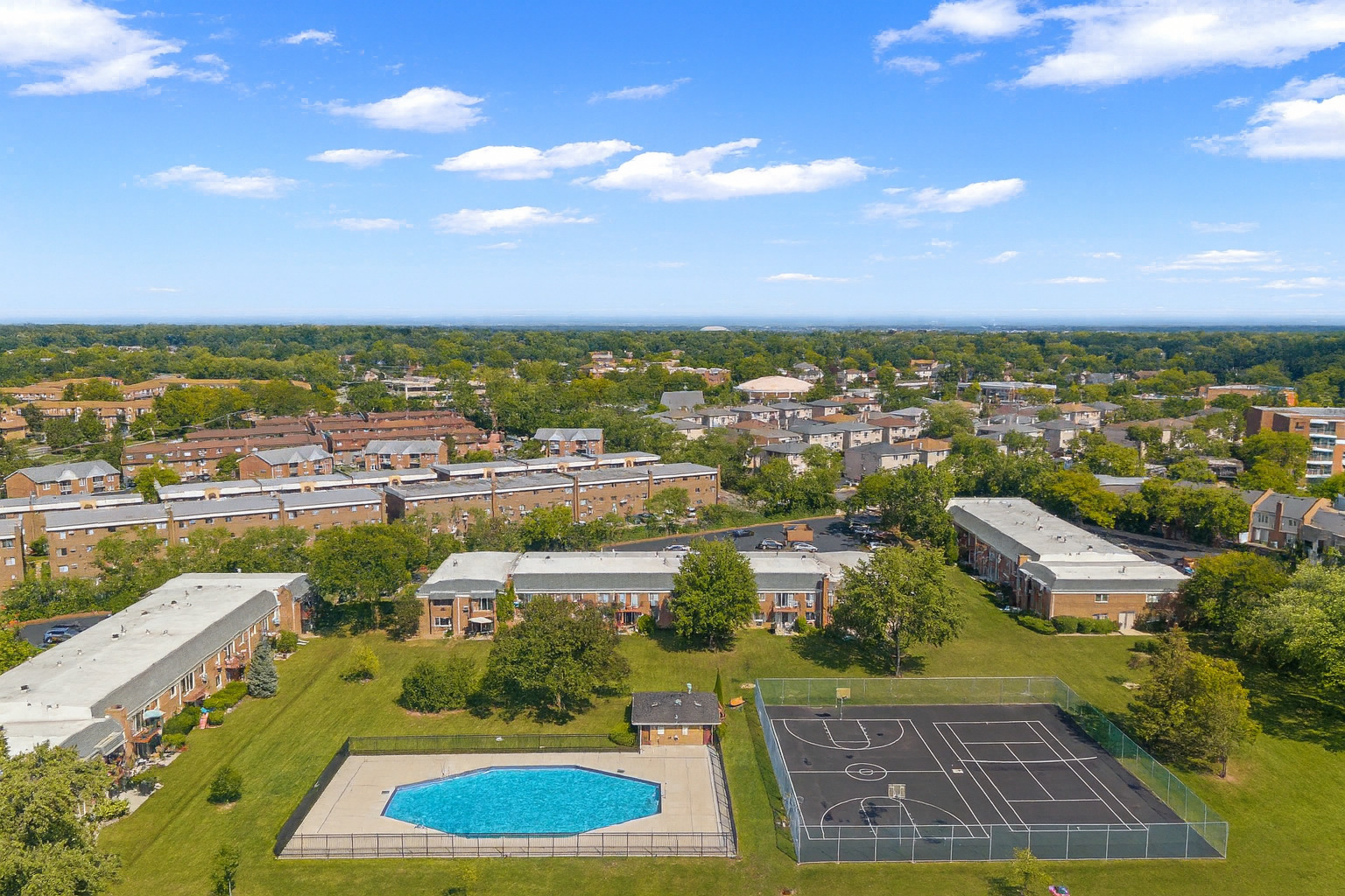 10381 Dearlove Road, Unit 2A Glenview, IL 60025 - Photo 17 of 19 a view of a city