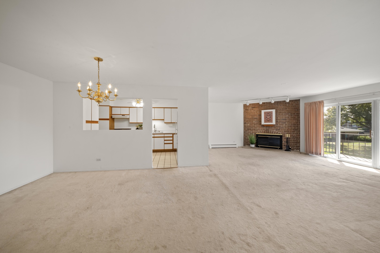 10381 Dearlove Road, Unit 2A Glenview, IL 60025 - Photo 5 of 19 a view of a livingroom with an empty space