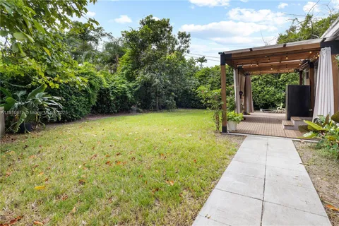 a view of a small house with a yard