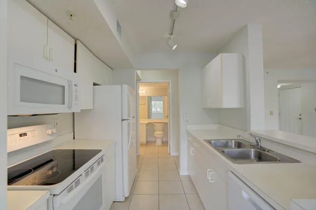 $1,900 | 266 Village Boulevard, Unit 6103, Tequesta, FL 33469