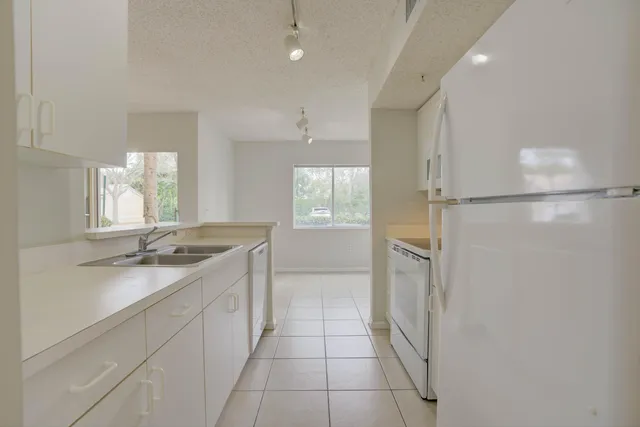 $1,900 | 266 Village Boulevard, Unit 6103, Tequesta, FL 33469