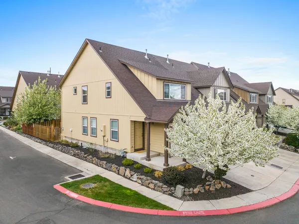 $389,900 | 2813 Southwest Indian Circle, Redmond, OR 97756
