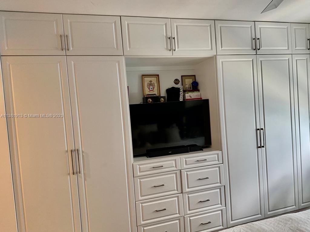 801 Brickell Key Boulevard, Unit 908 Miami, FL 33131 - Photo 13 of 29