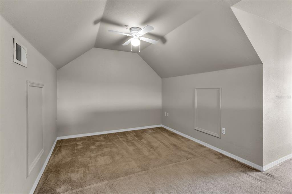 5541 Rosehill Road, Unit 202 Sarasota, FL 34233 - Photo 44 of 47
